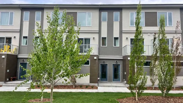 212 Shawnee Square SW