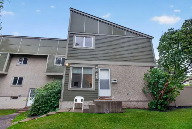 442, 406 Blackthorn Road NE