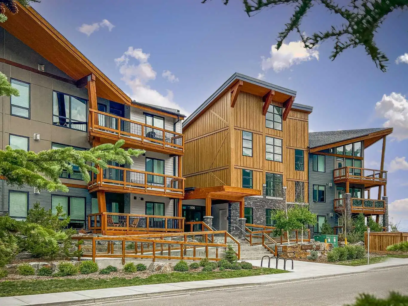 306, 106 Stewart Creek Rise 