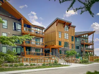 306, 106 Stewart Creek Rise 