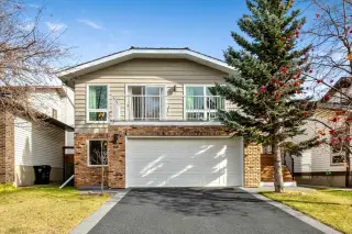 71 Strathclair Rise SW