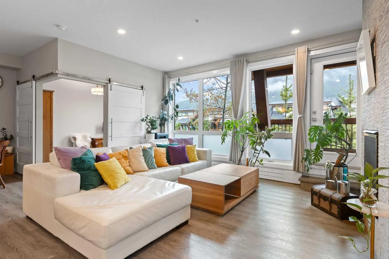 102, 106 Stewart Creek Rise 